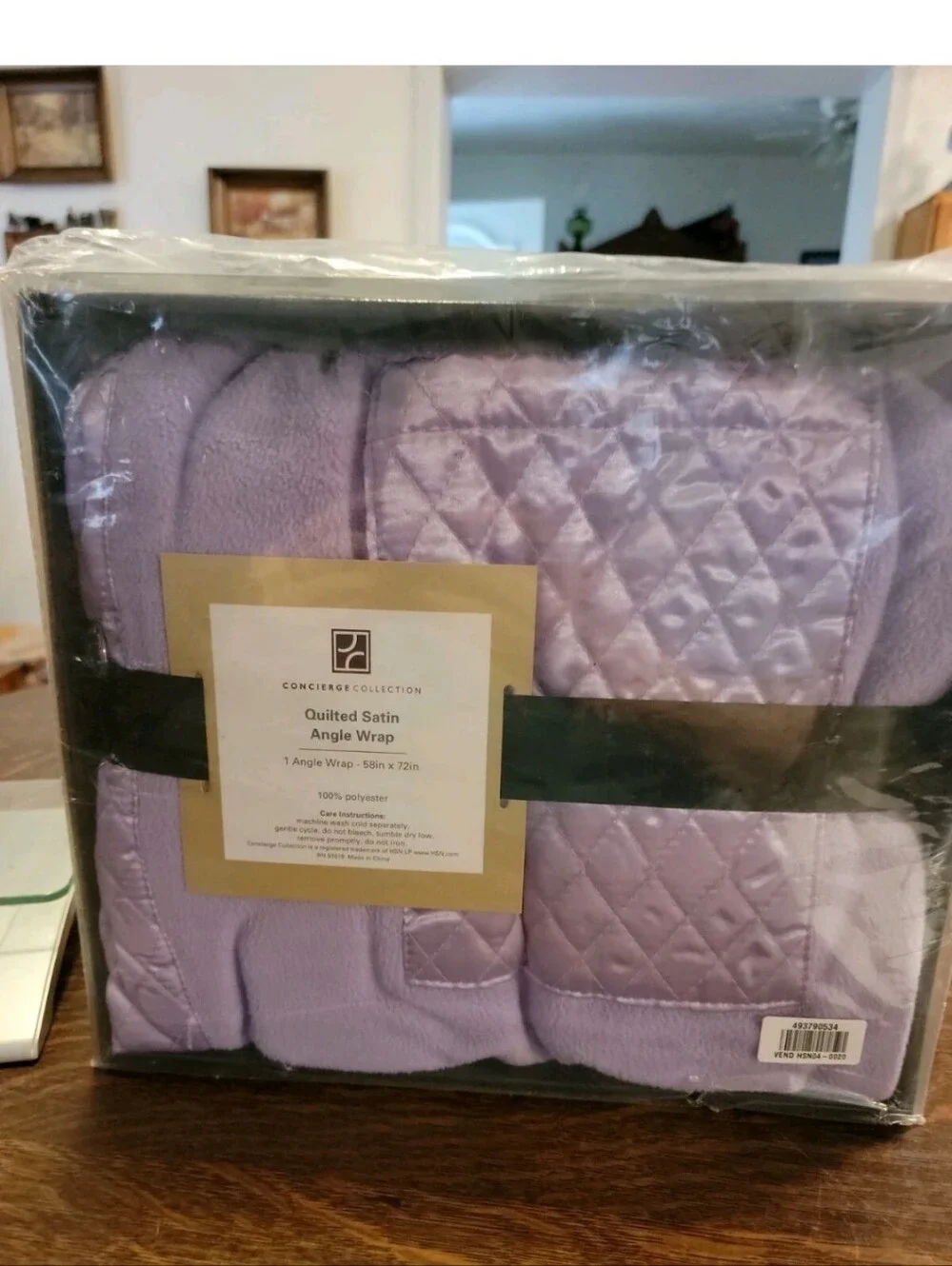 Quilted Satin Angle Wrap by Concierge Collection *Brand New! * 58